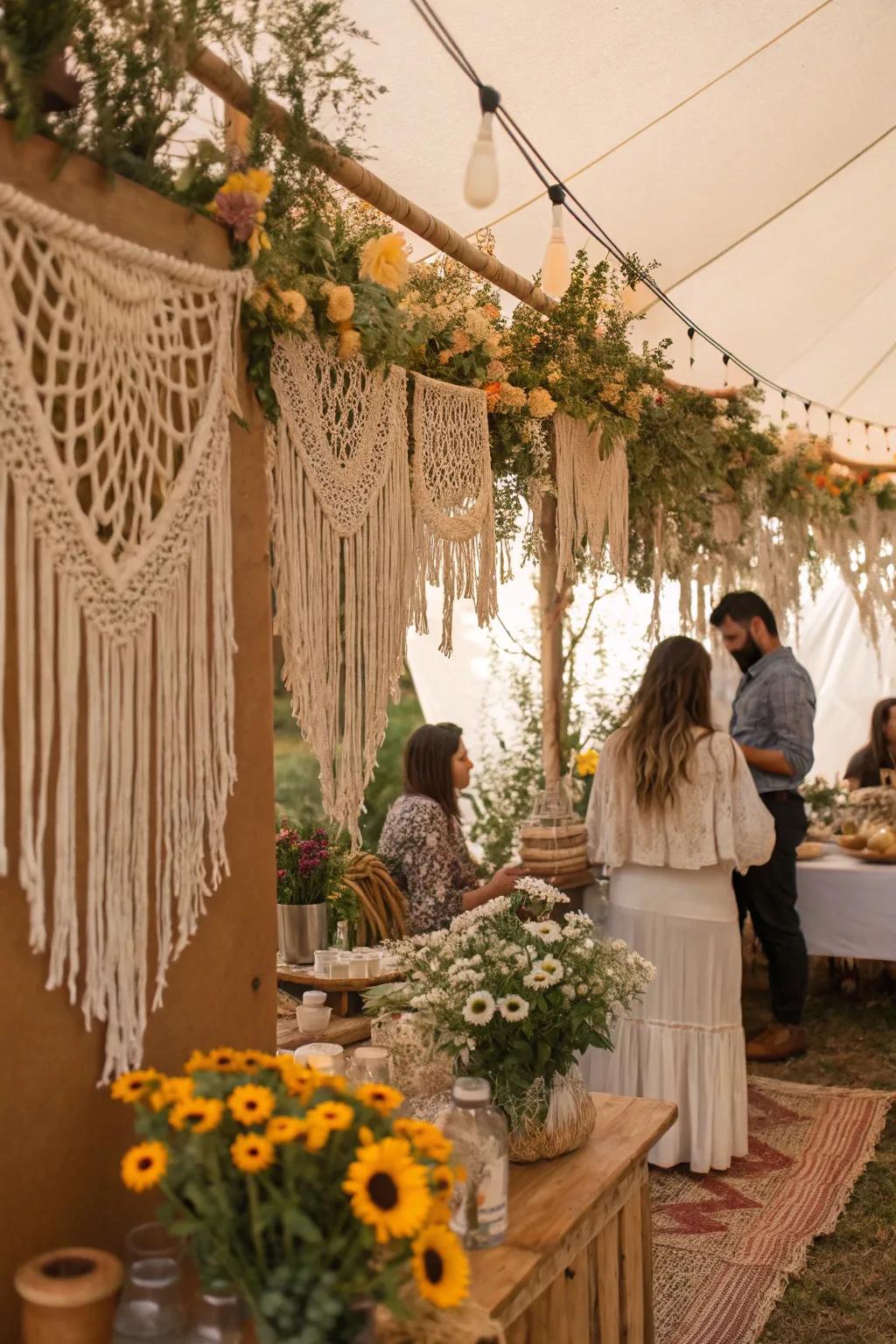 Embrace the bohemian vibe with accents of macramé and wildflowers.