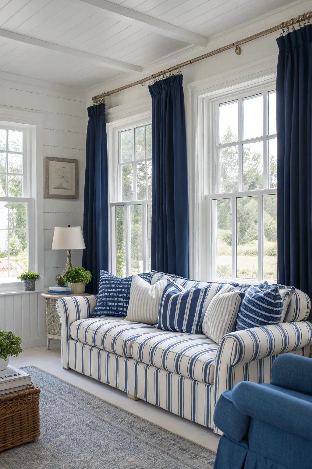 A lounge area decorated with traditional nautical shades.