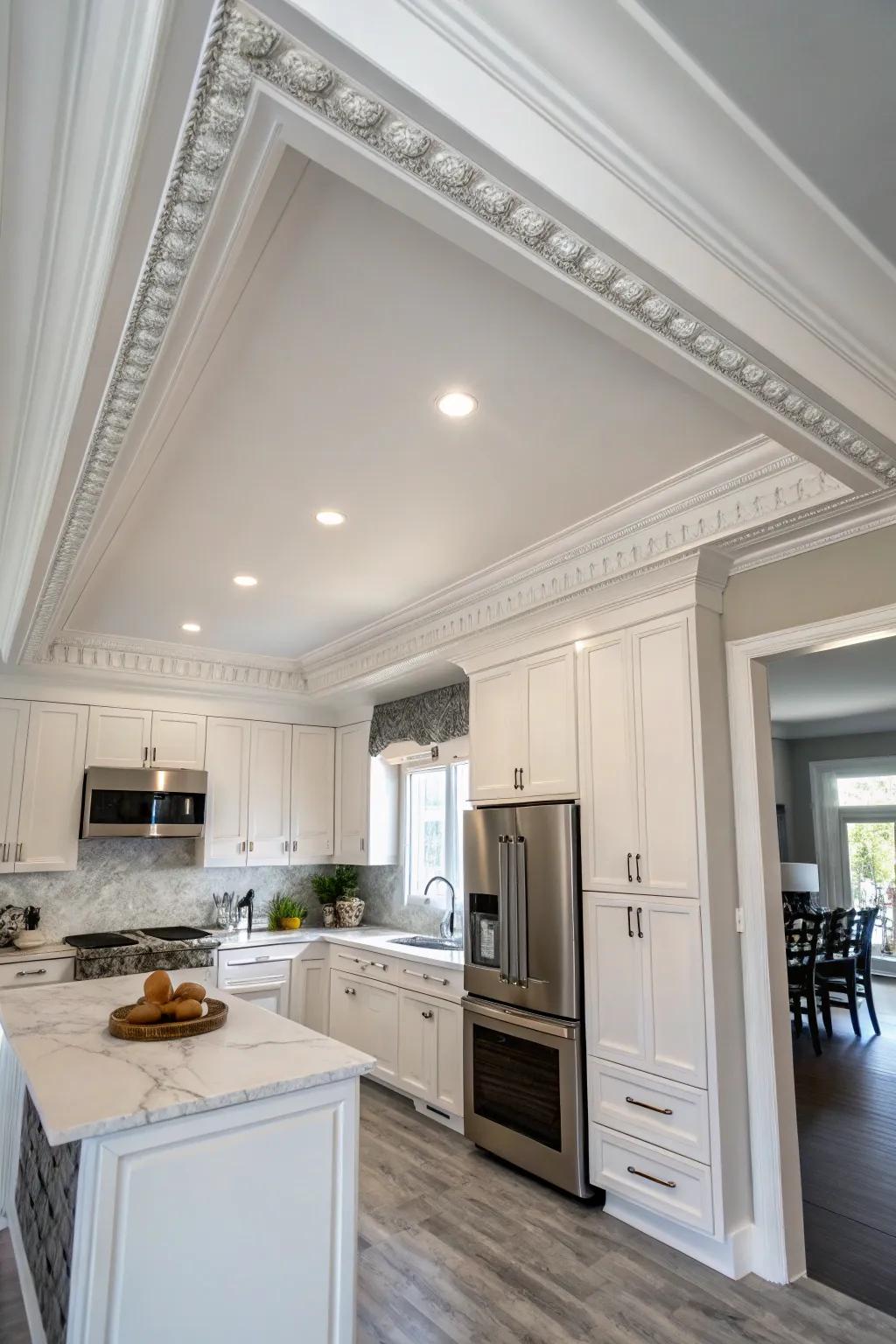 So quick and simple: Adhesive crown molding in use.