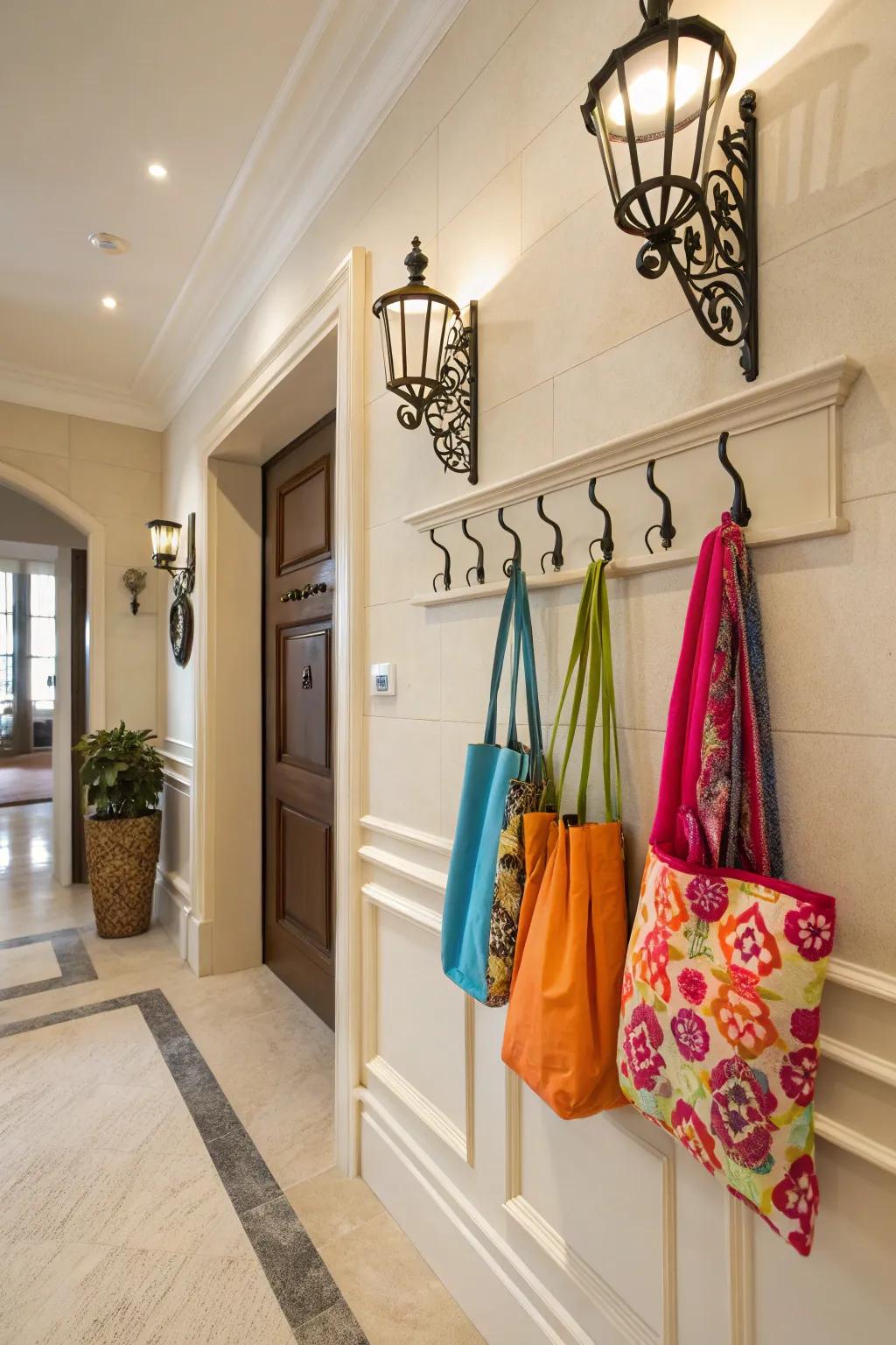 With ornamental pegs, you can turn your carryalls into wall decorations.