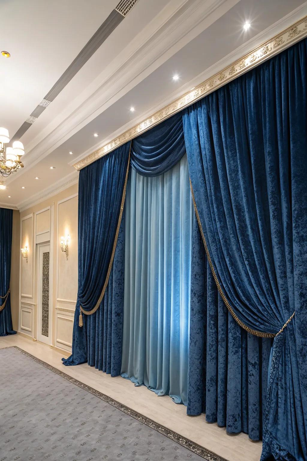 Velvety azure curtains add elegance and intensity to your decor.