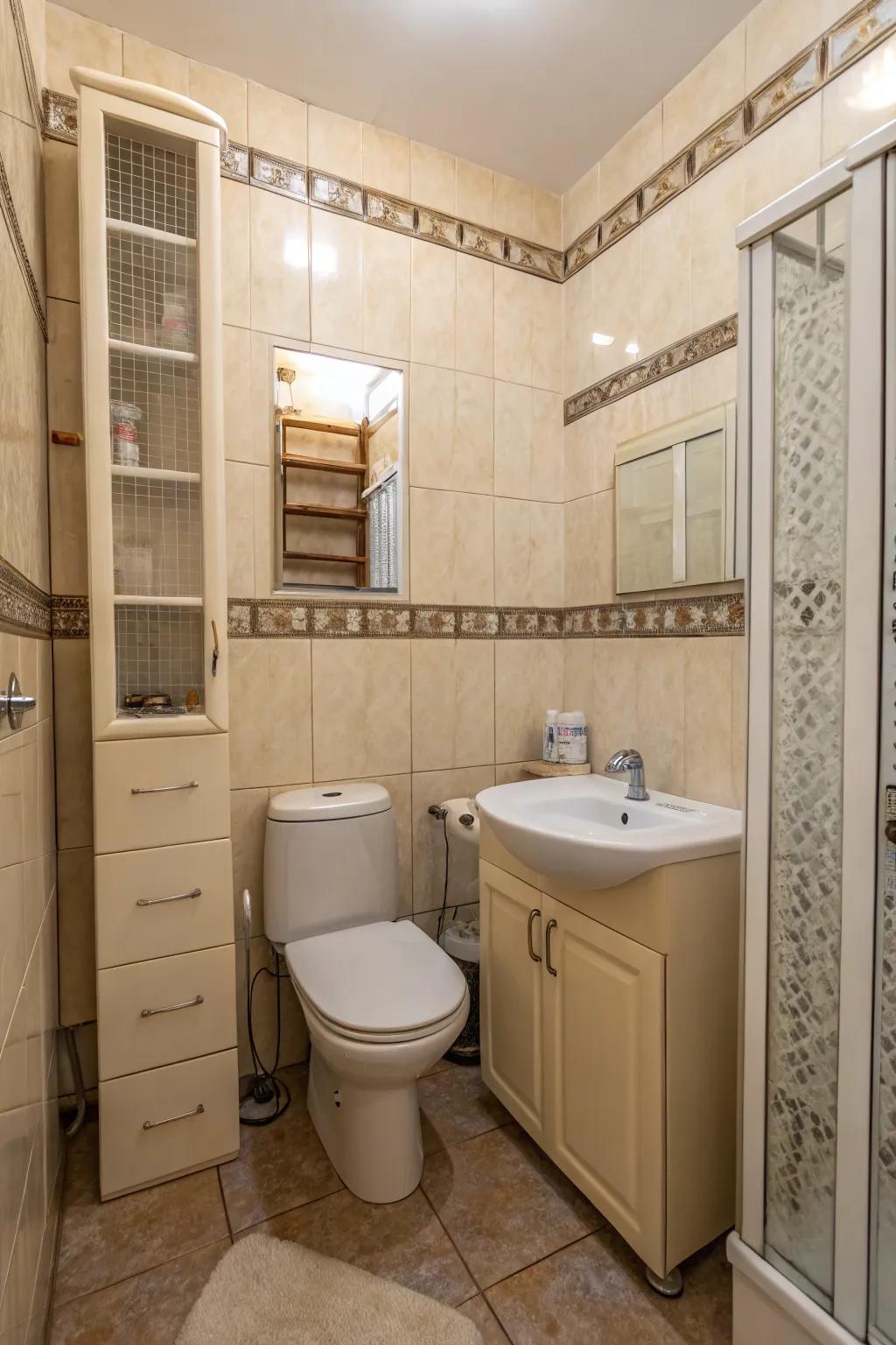 A vertically amplified small bathroom layout.