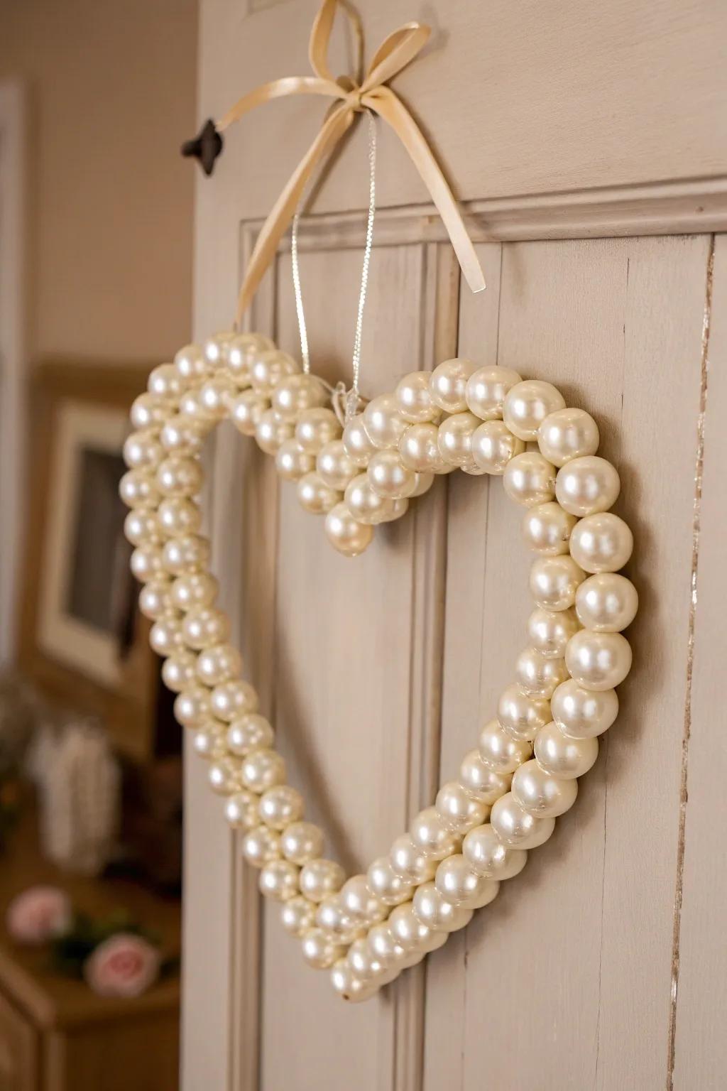 Embrace the elegance of simplicity with this gem heart wreath, a timeless addition to your Valentine's décor.