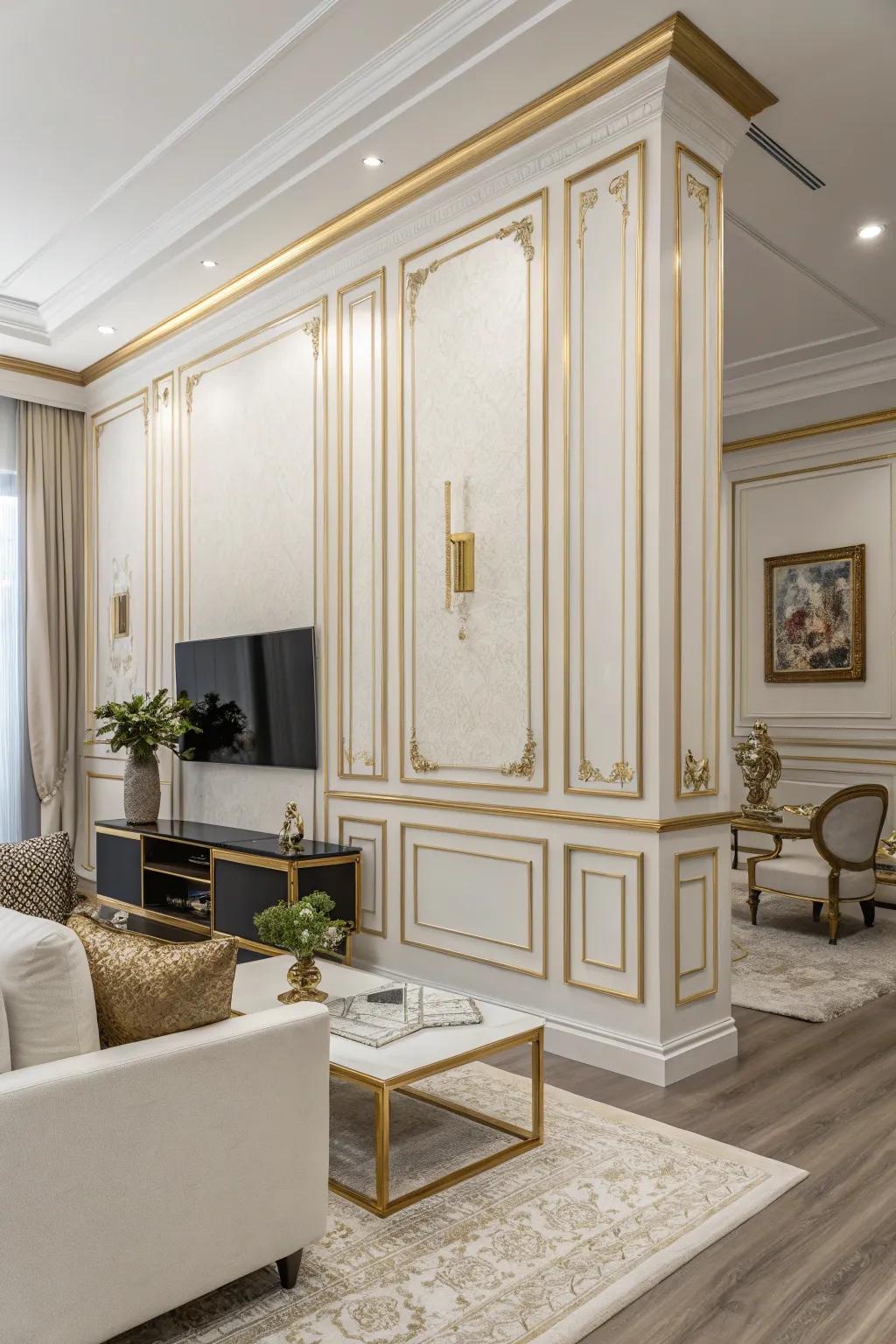 Walls: white with gilded trim accentuates architectural aspects.