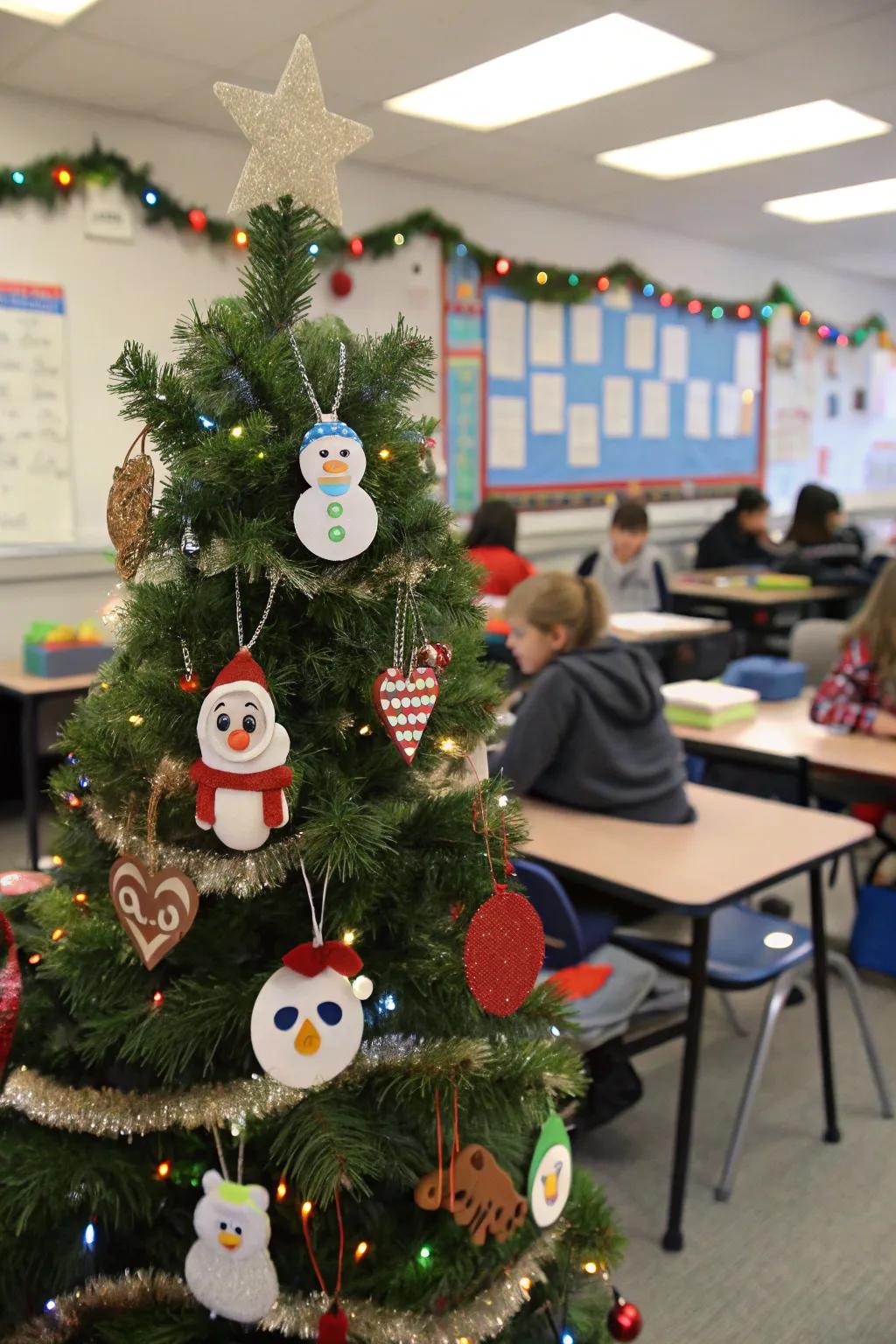 A thematic Christmas tree featuring winter creature decorations