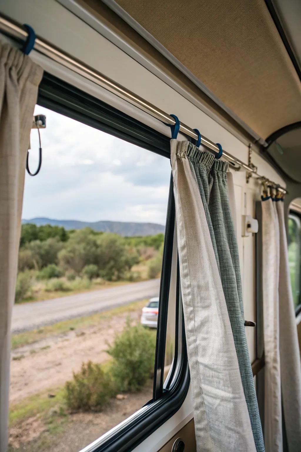 Effortless installation with magnetic fasteners.