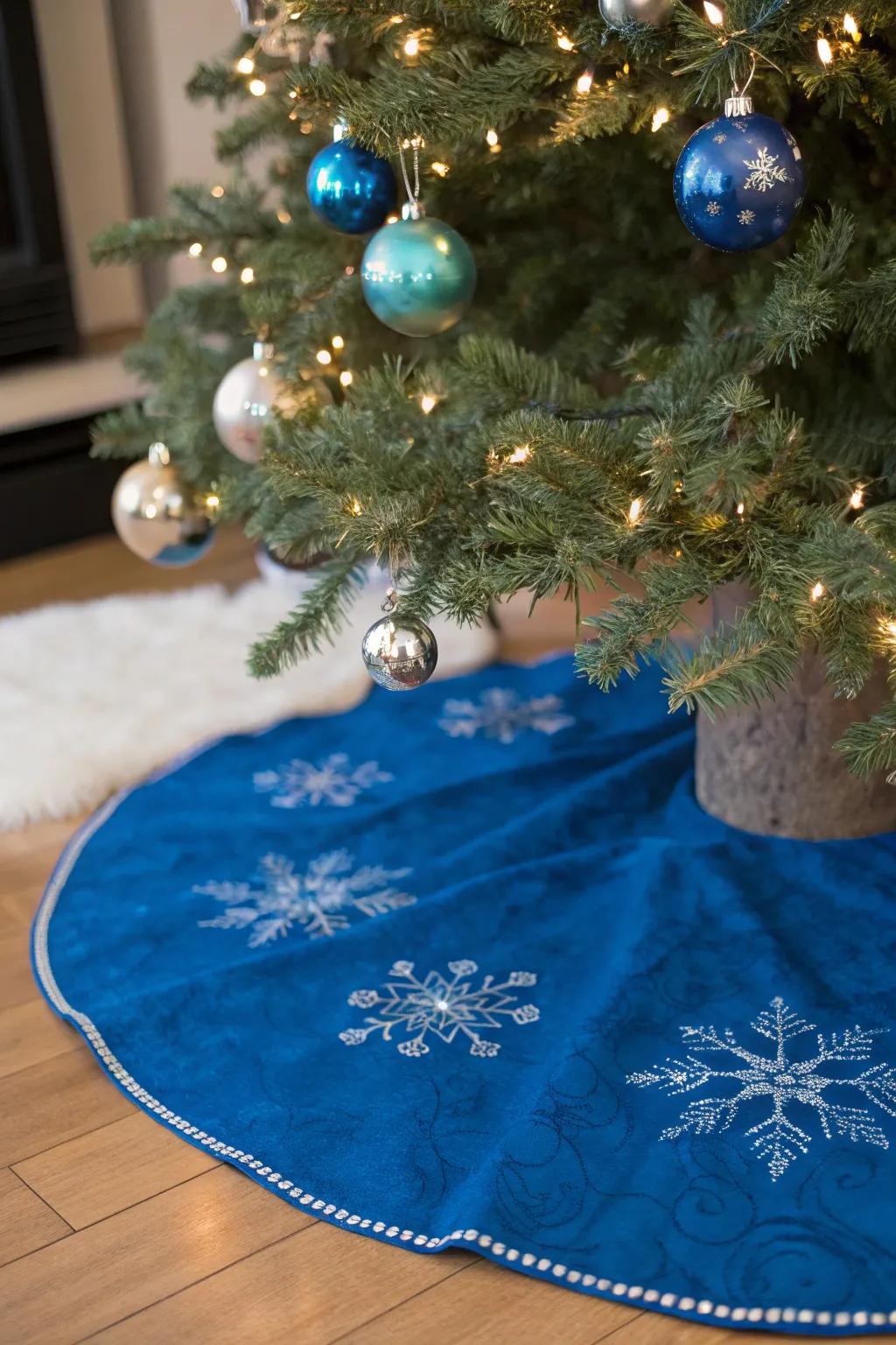 An azure fir base imparts a luxurious hint to your holiday decor.