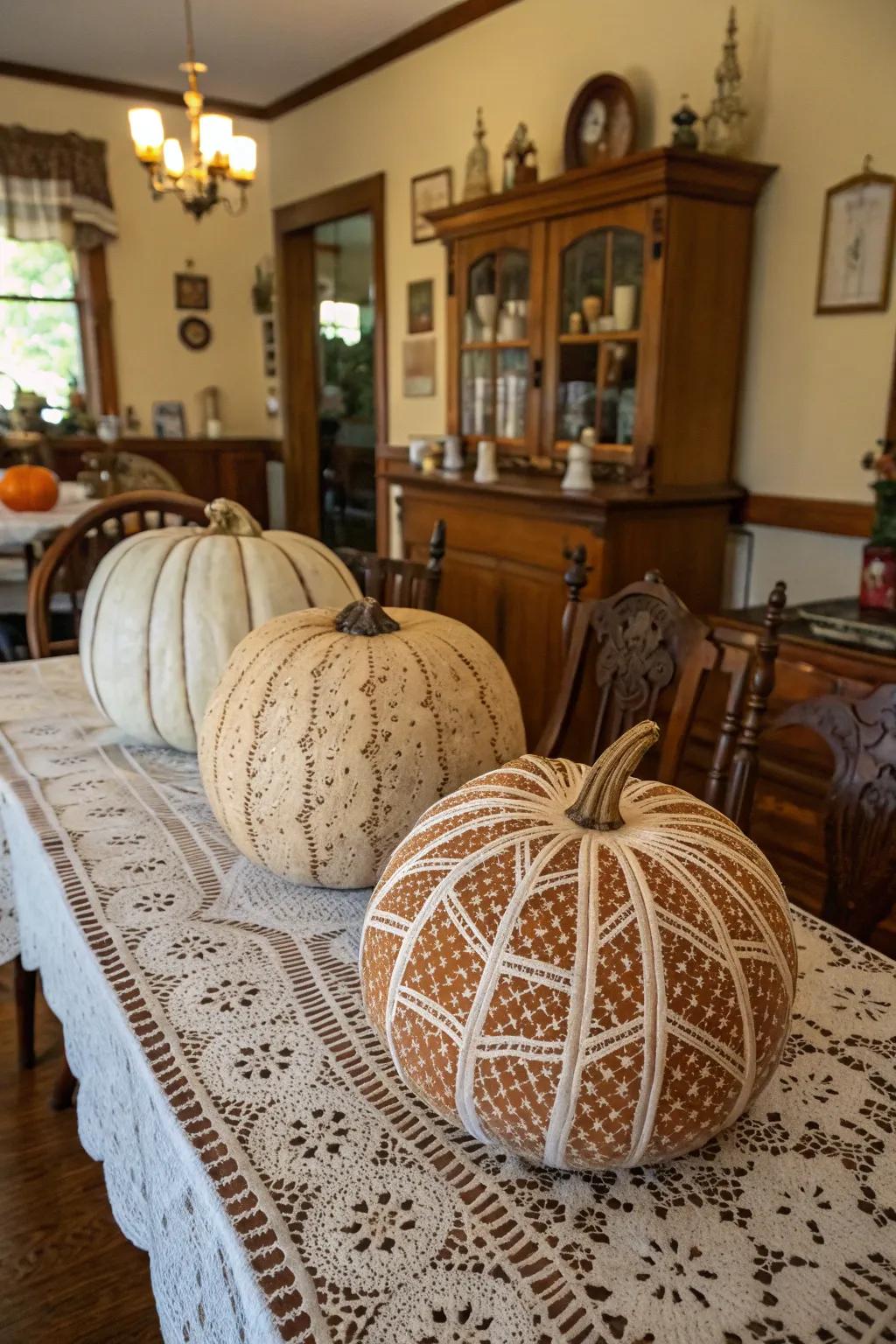 Bring elegance with pattern pumpkins.