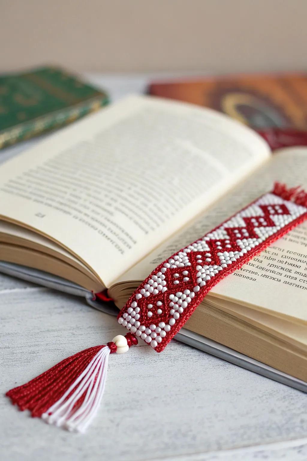 With customized pearl page markers, delight readers.