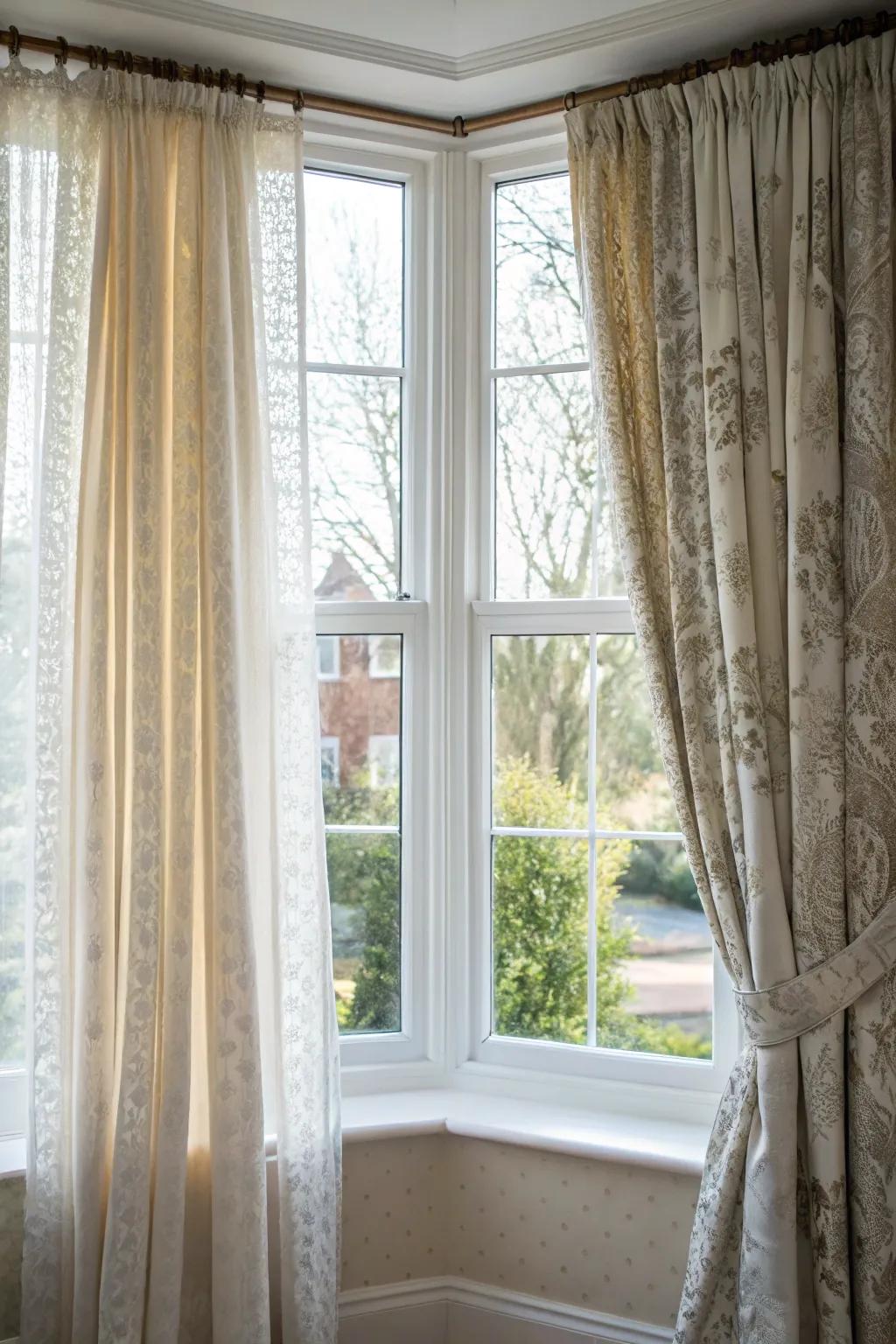 Seasonal curtain changes offering style and practicality year-round.