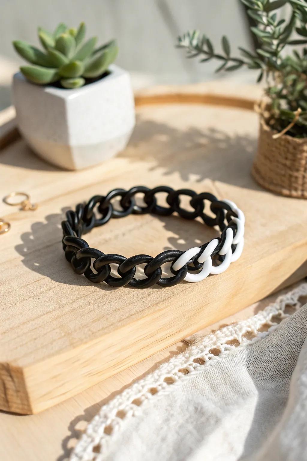 Embrace straightforwardness and style with this stylish monochrome energetic chain wristband.