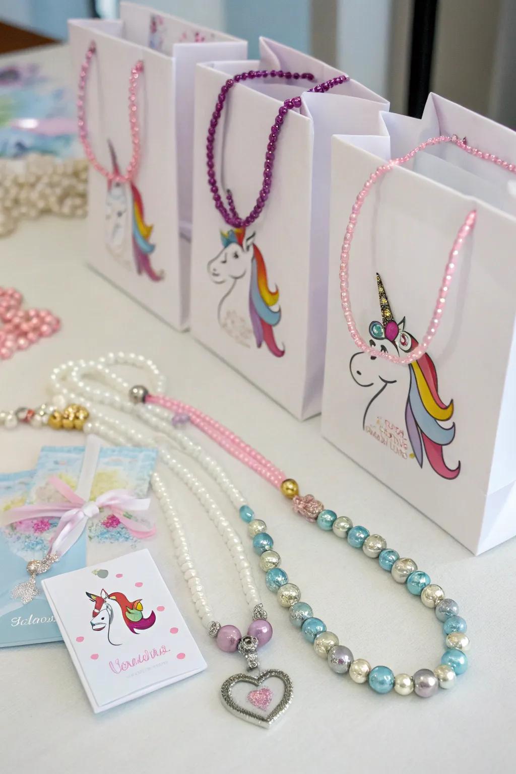 Sophisticated equine-themed adornments for stylish favors.