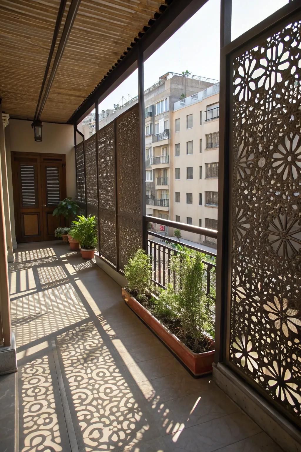 Ornamental partitions offer shade and visual interest.