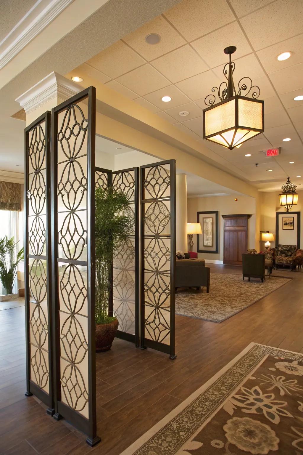 A structured entrance hall featuring inventive barriers