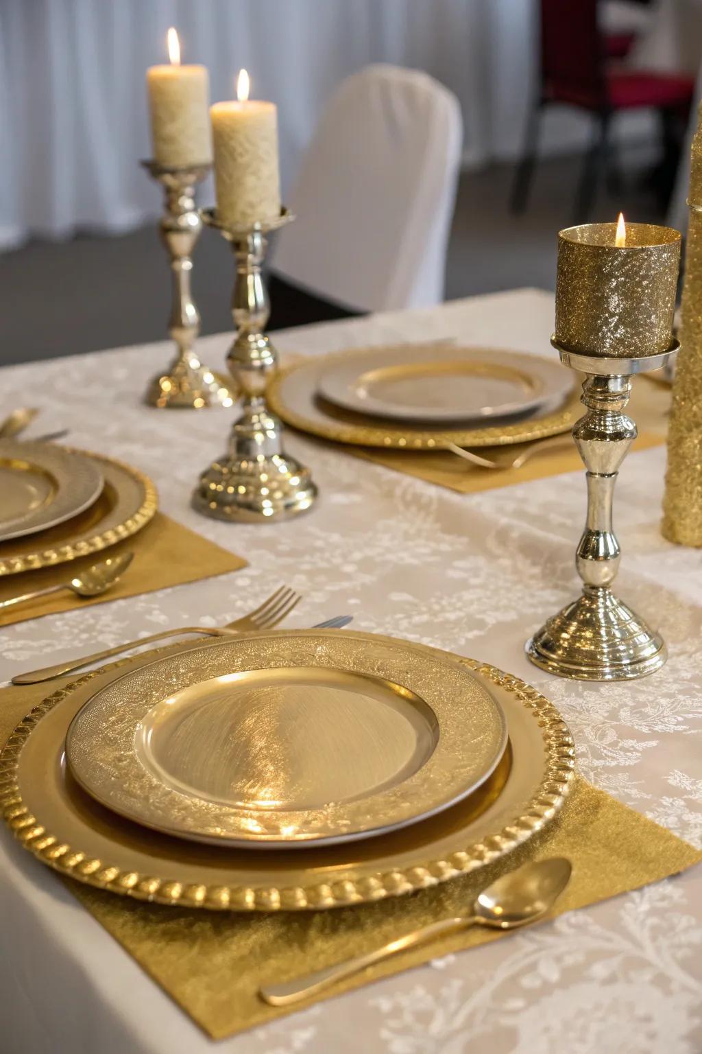 Your table will have a luxurious sense because of the gold charger plates.