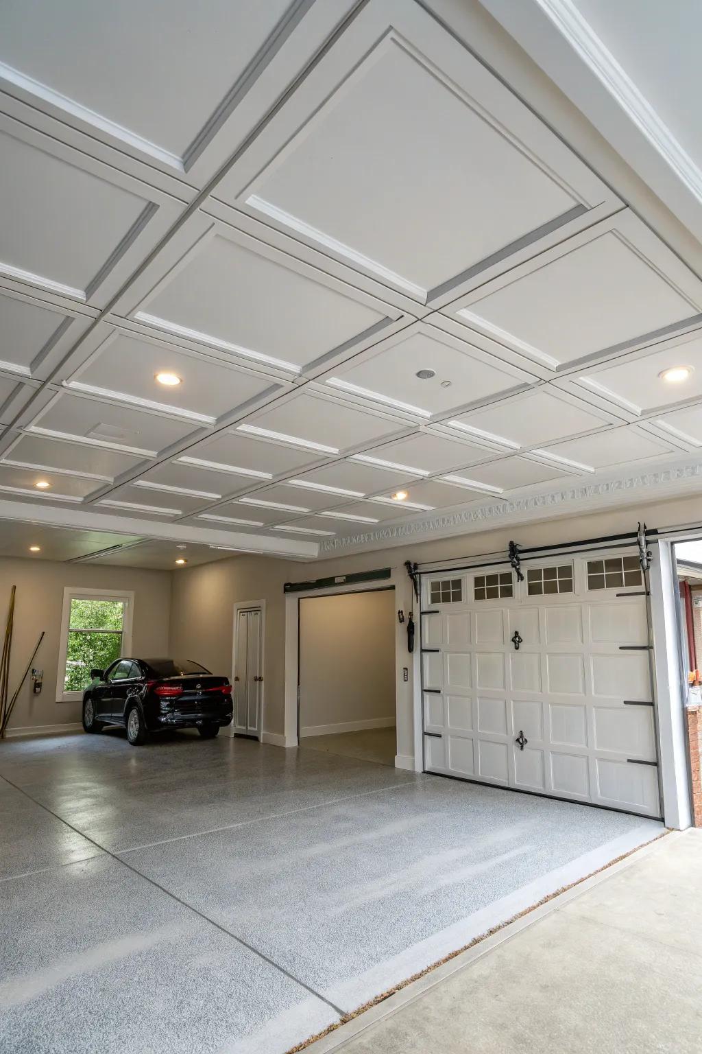 A plasterboard ceiling delivers a polished and adaptable appearance.