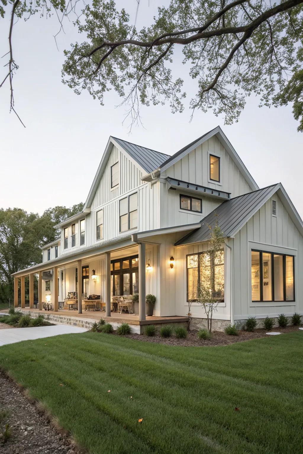 A serene setting: The soft hues of this farmhouse create a tranquil and inviting atmosphere.
