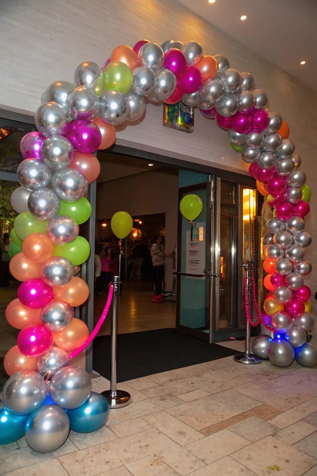 A lively balloon garland to greet visitors in panache.