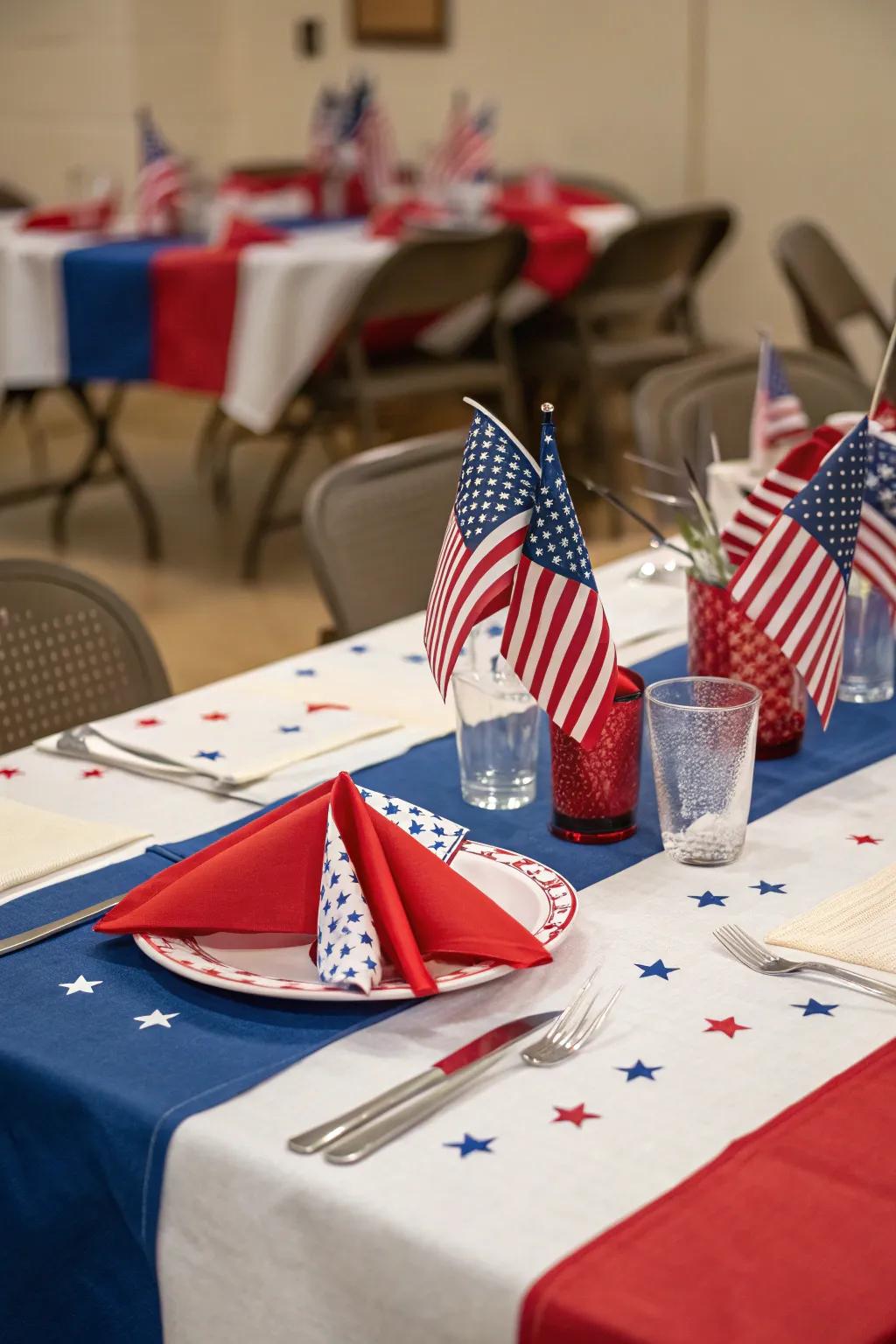 Patriotic table settings foster an appealing dining atmosphere.