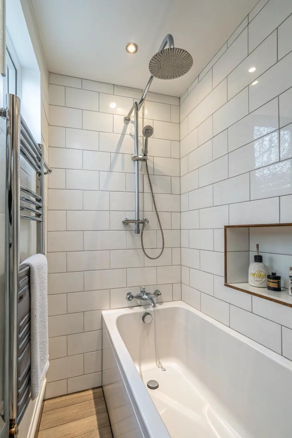Streamlined modern hardware incorporates a contemporary style into this combination.