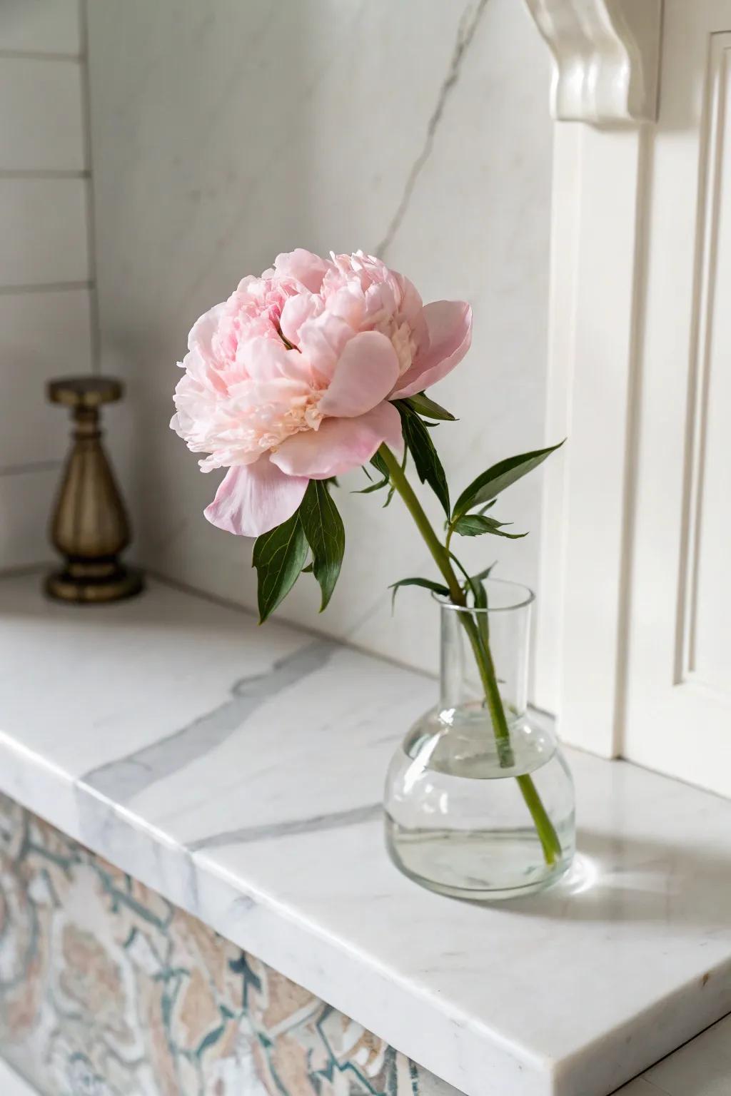 A minimalist floral arrangement can convey a striking message.
