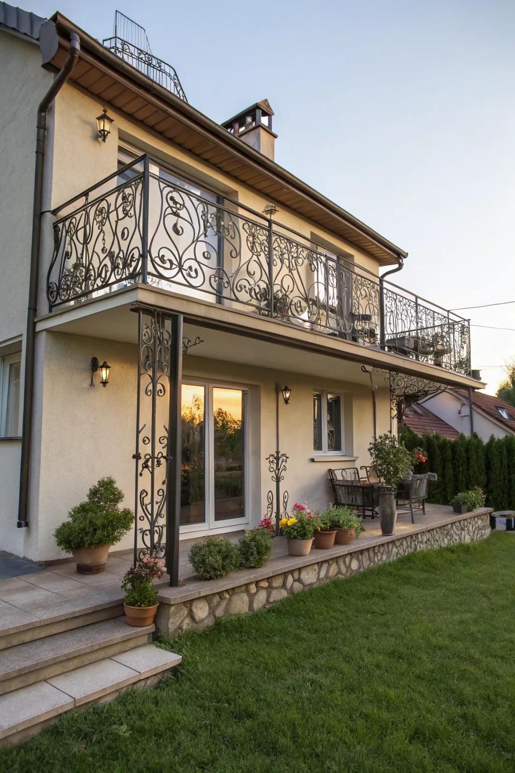 A front extension enhanced with a charming balcony, ideal for tranquil mornings.