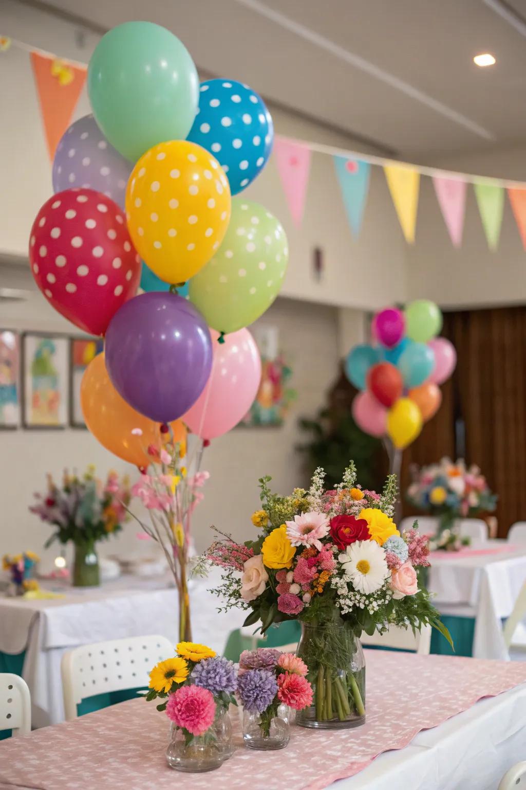 A jubilant table adorned with balloon sets and harmonious floral focal pieces.