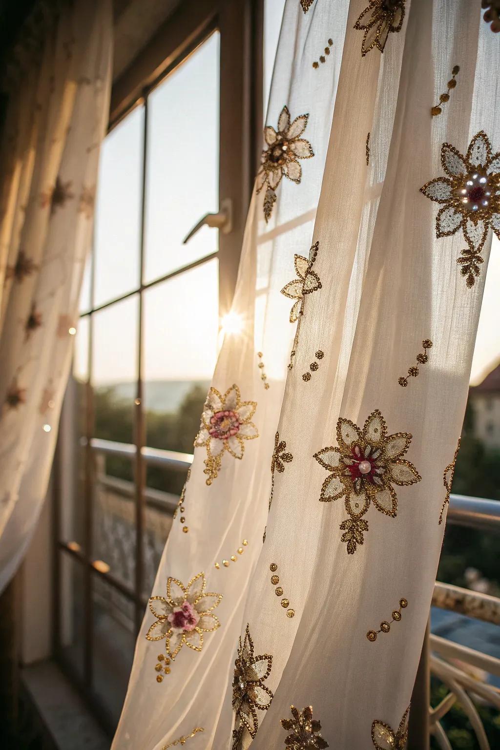 Botanical gem designs bring endless springtime indoors.