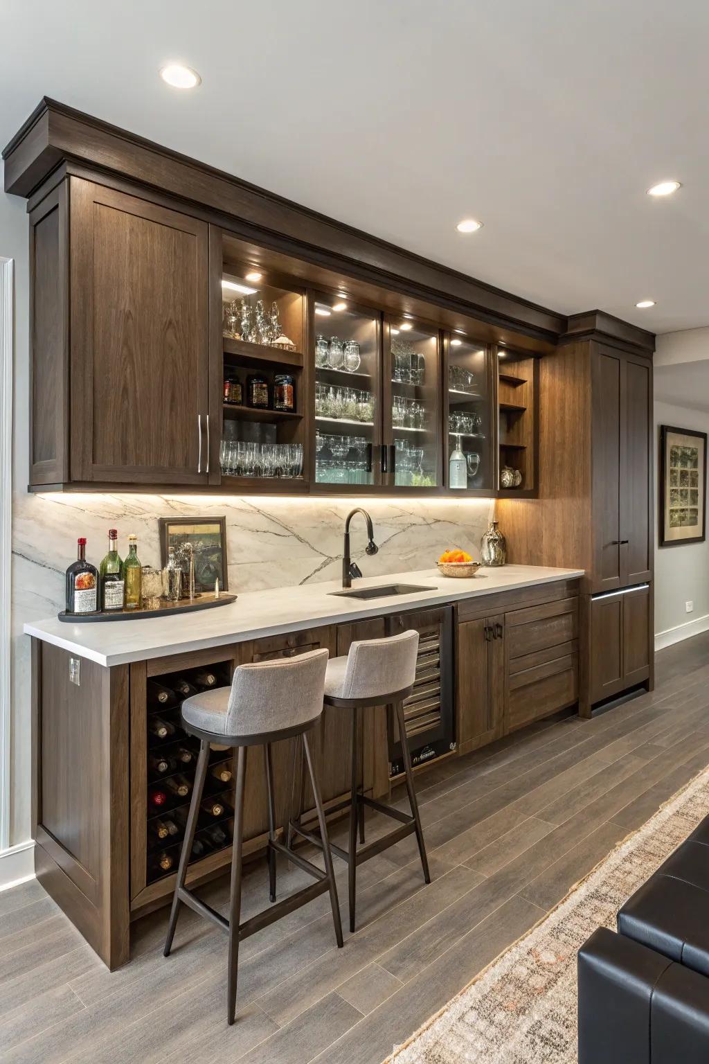 A coordinated kitchen bar achieves a consistent and effective use of space.