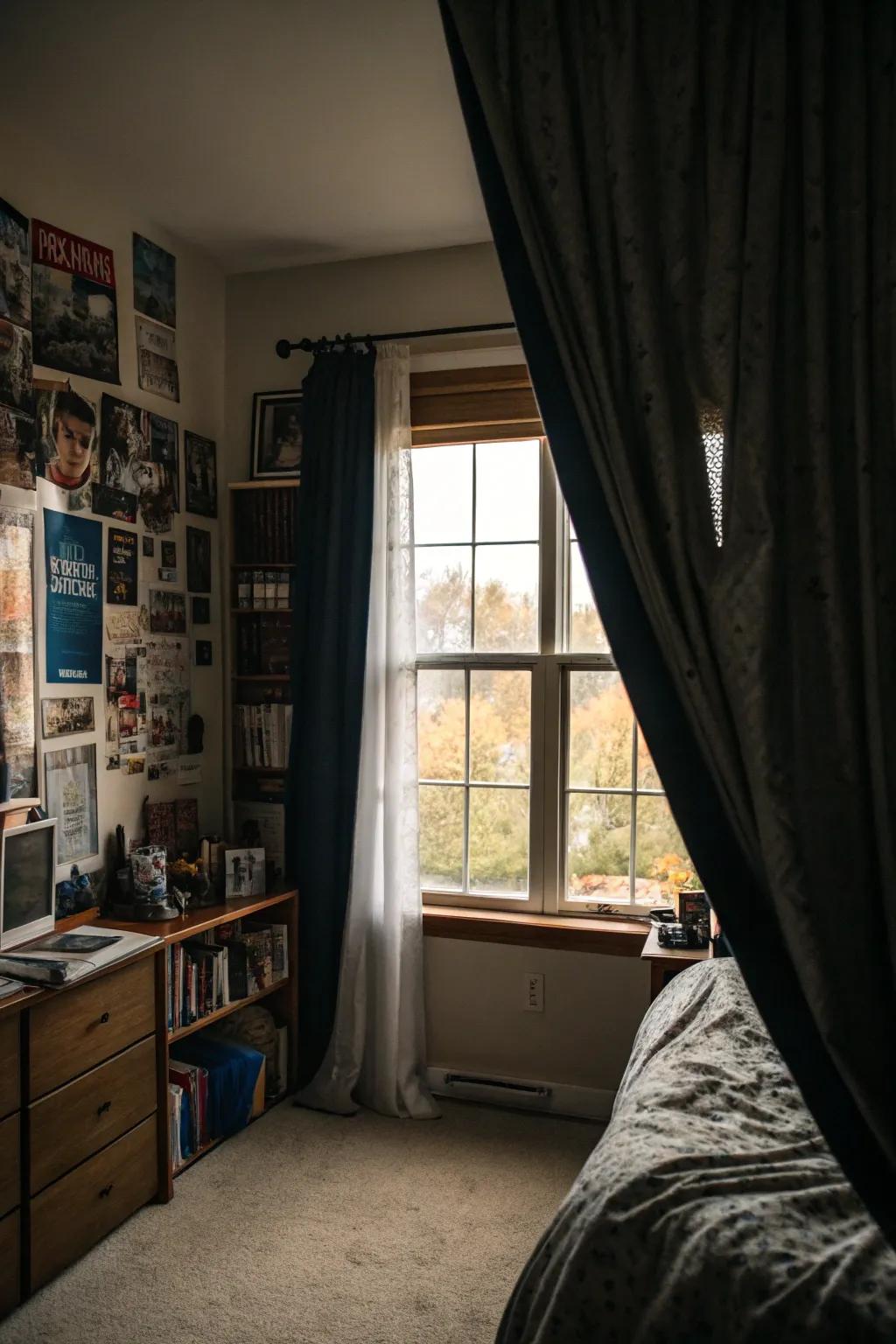 High-contrast drapes allow windows to become the focal point.