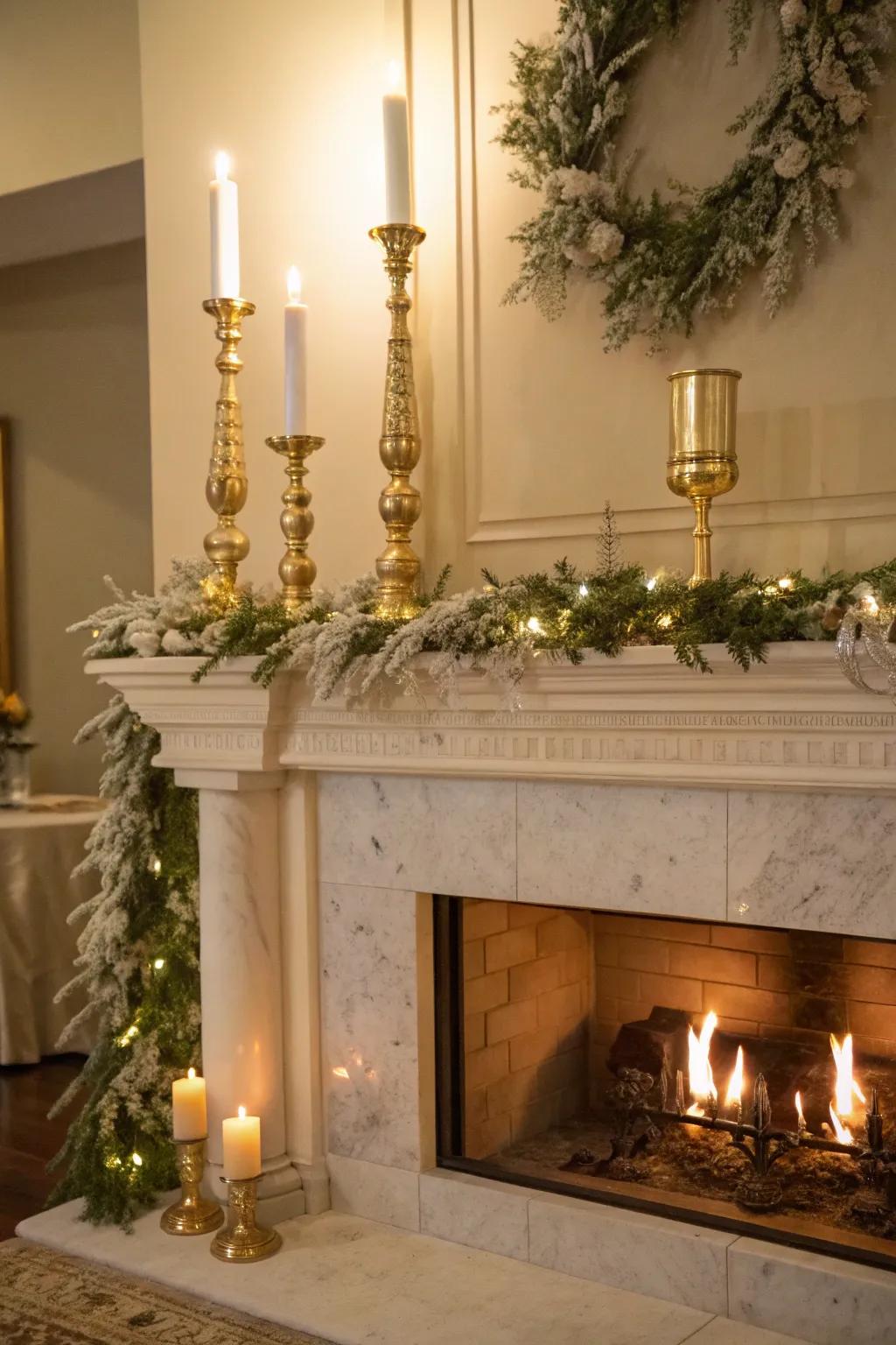 Gilded details contribute a sophisticated gleam to your ivory holiday decor.