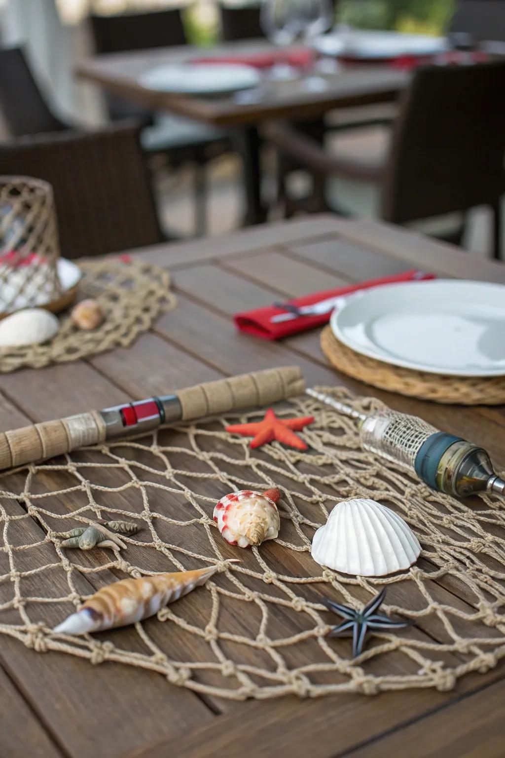An angling mesh drape provides a genuine maritime feel.