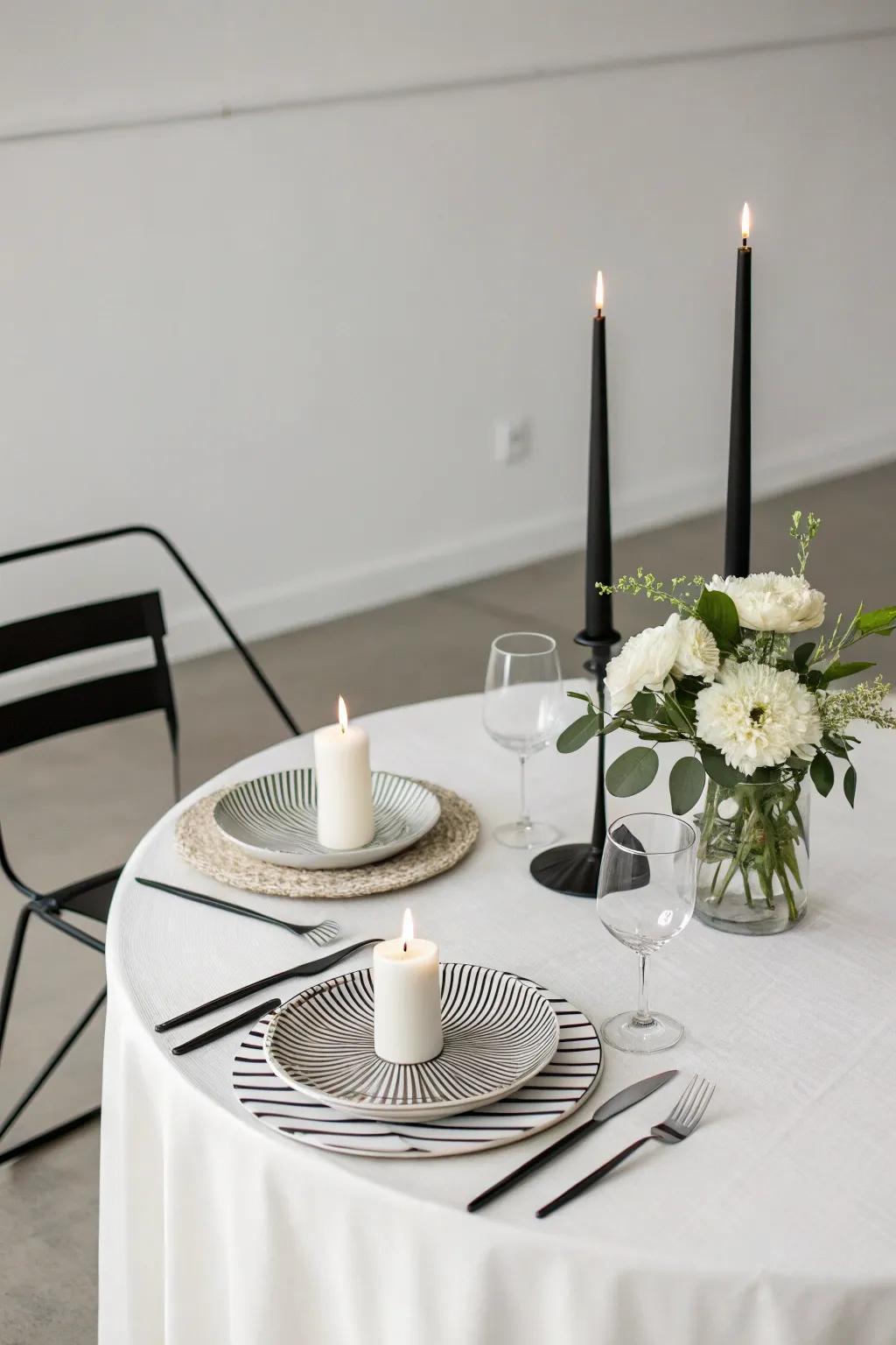 A chic and simple sweetheart table with minimalist decoration.