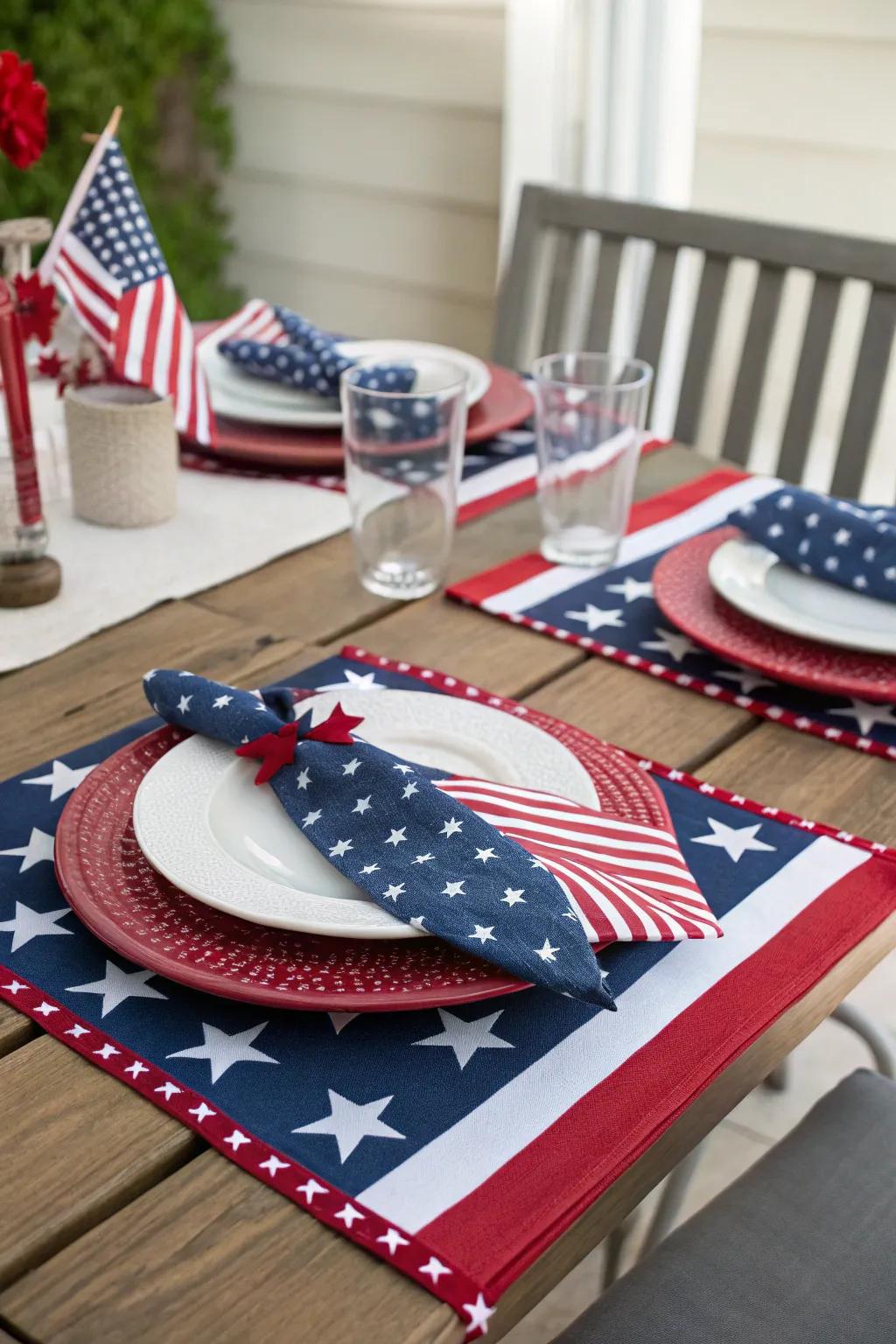 A celestial and striped table pathway enhances sophistication to your dining arrangement.