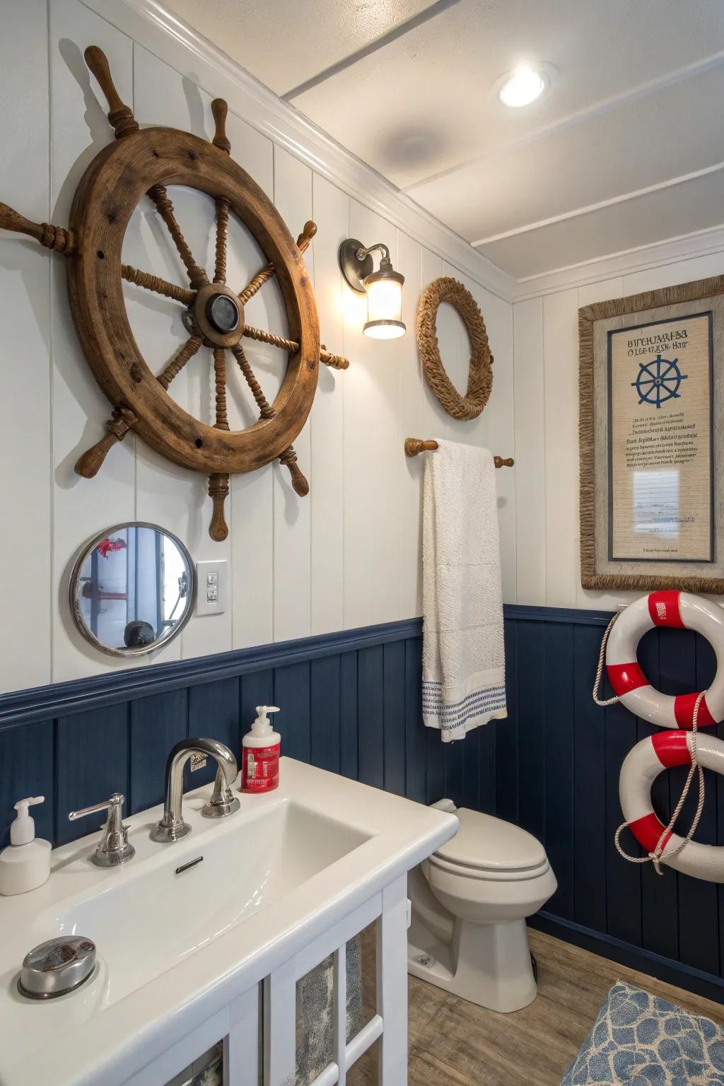 A round mirror to achieve a genuine cruise atmosphere.
