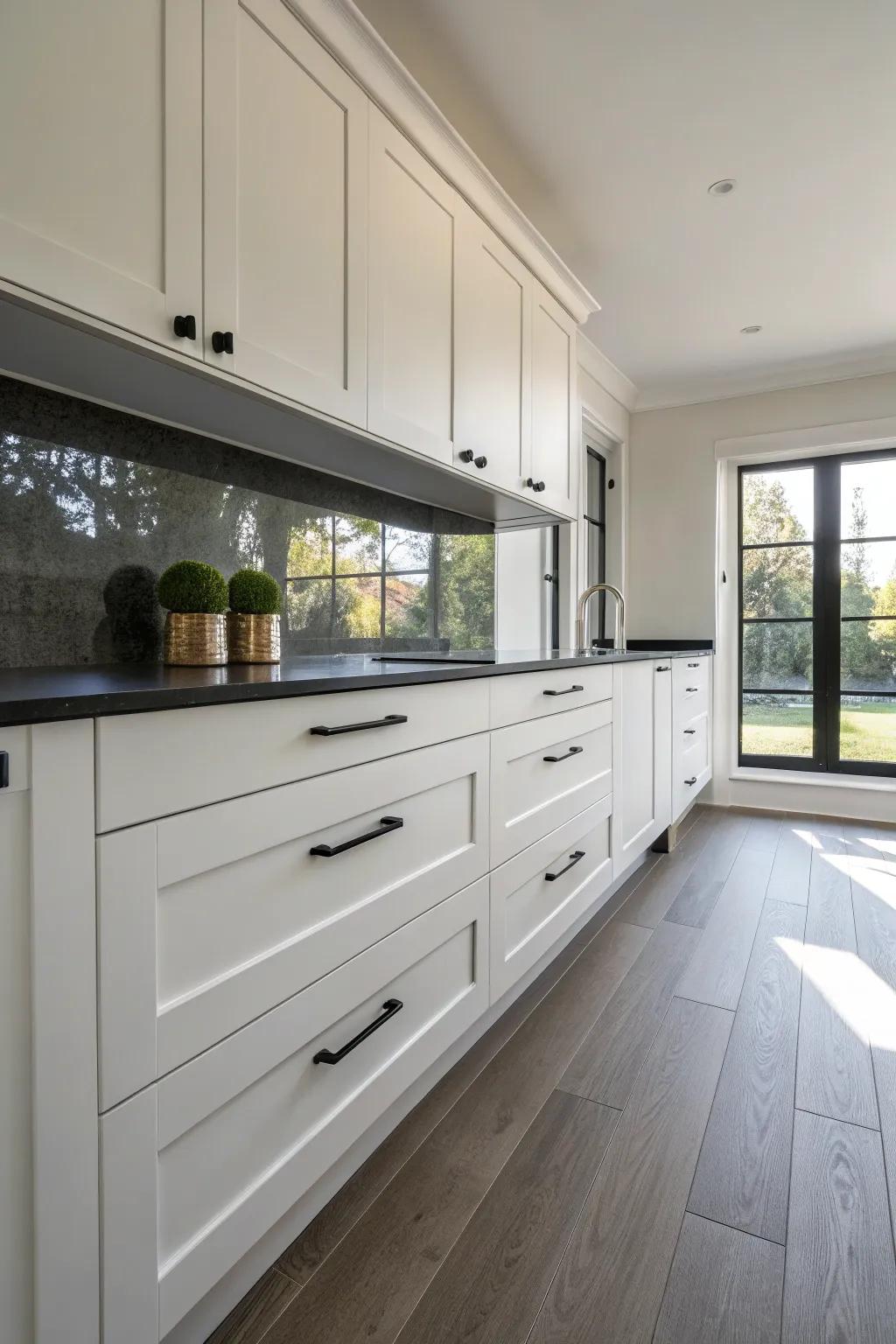 Inbuilt pulls provide a neat and modern aesthetic.