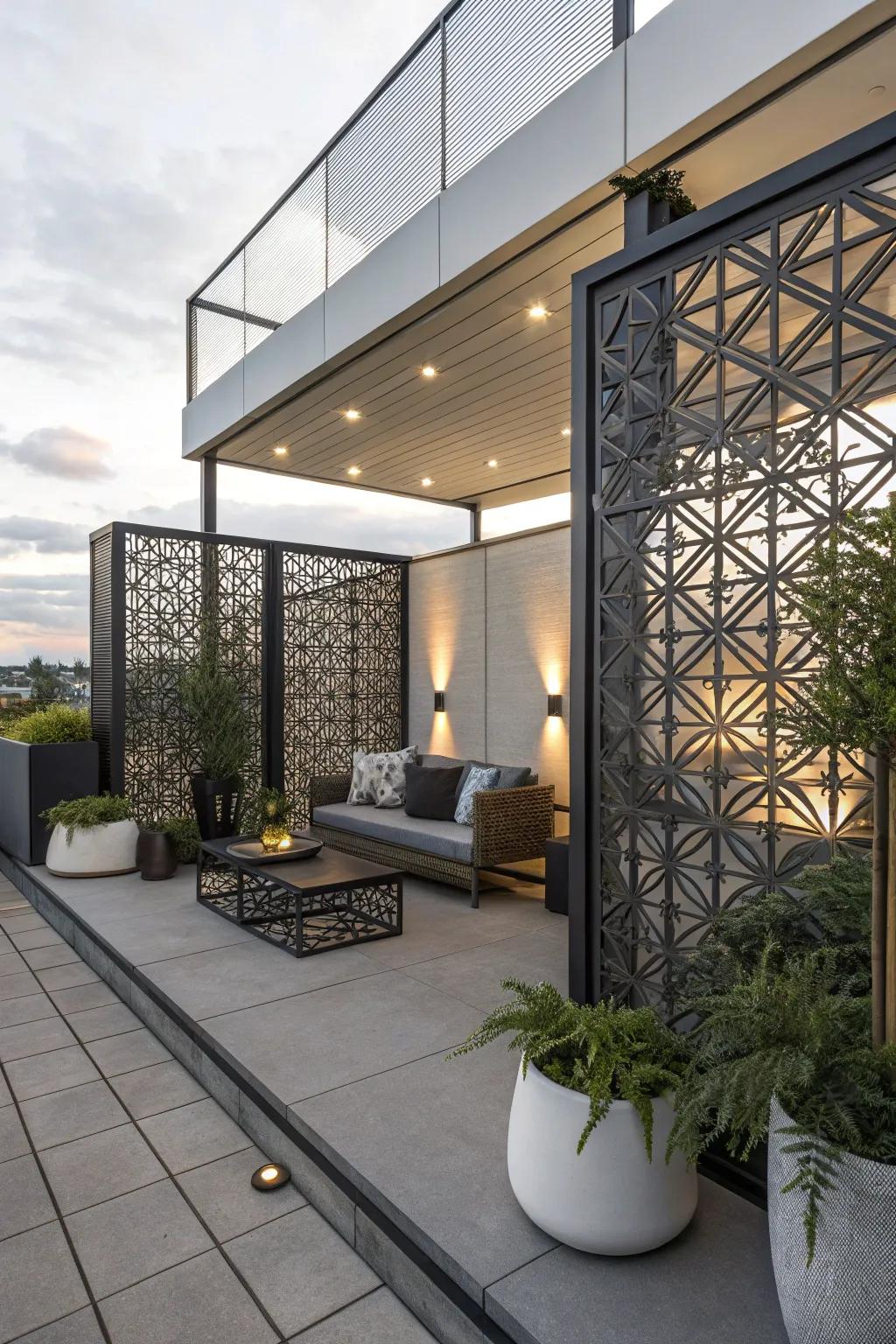 Symmetric designs present a modern interpretation of privacy with artistic refinement.