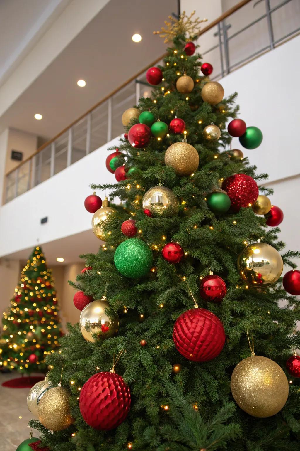 Oversized ornaments create a bold statement on this festive tree.