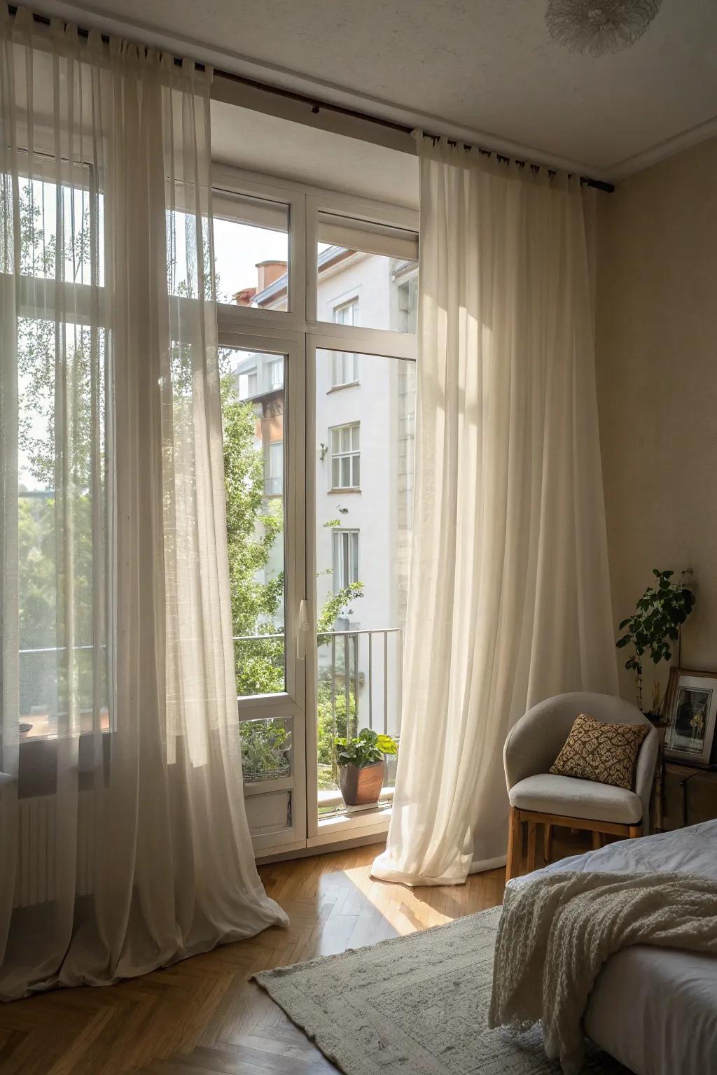 Tall draperies accentuate the height and light in a small apartment.