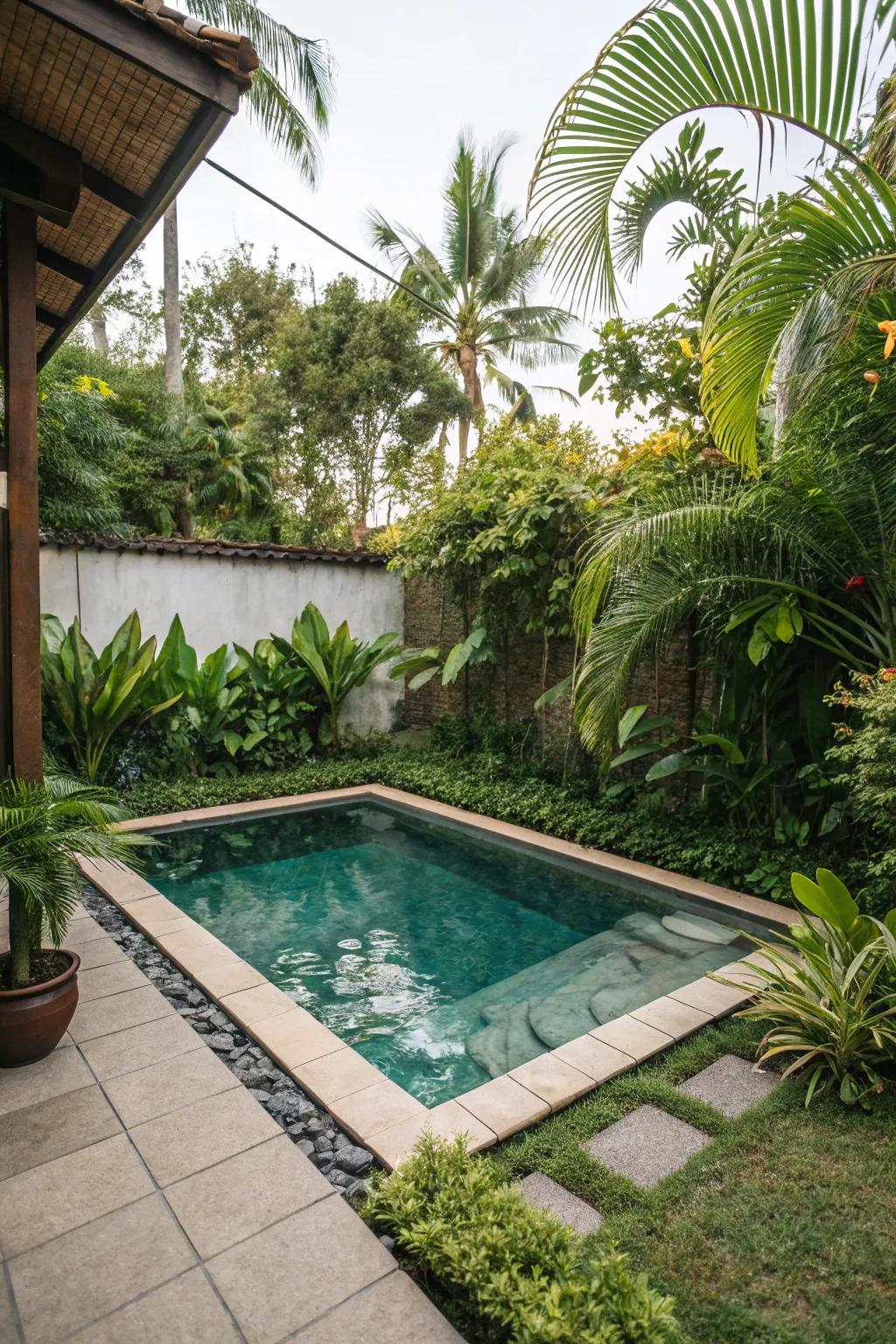 A streamlined arrangement enhances space while preserving a rich tropical ambiance.