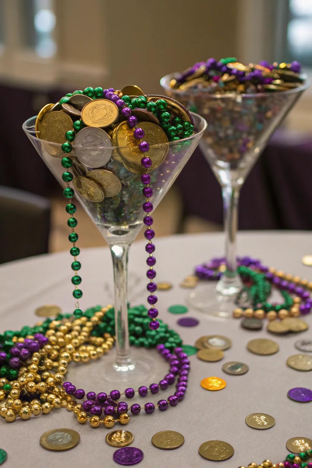 Design a chic centerpiece with blended beverage container decorations.