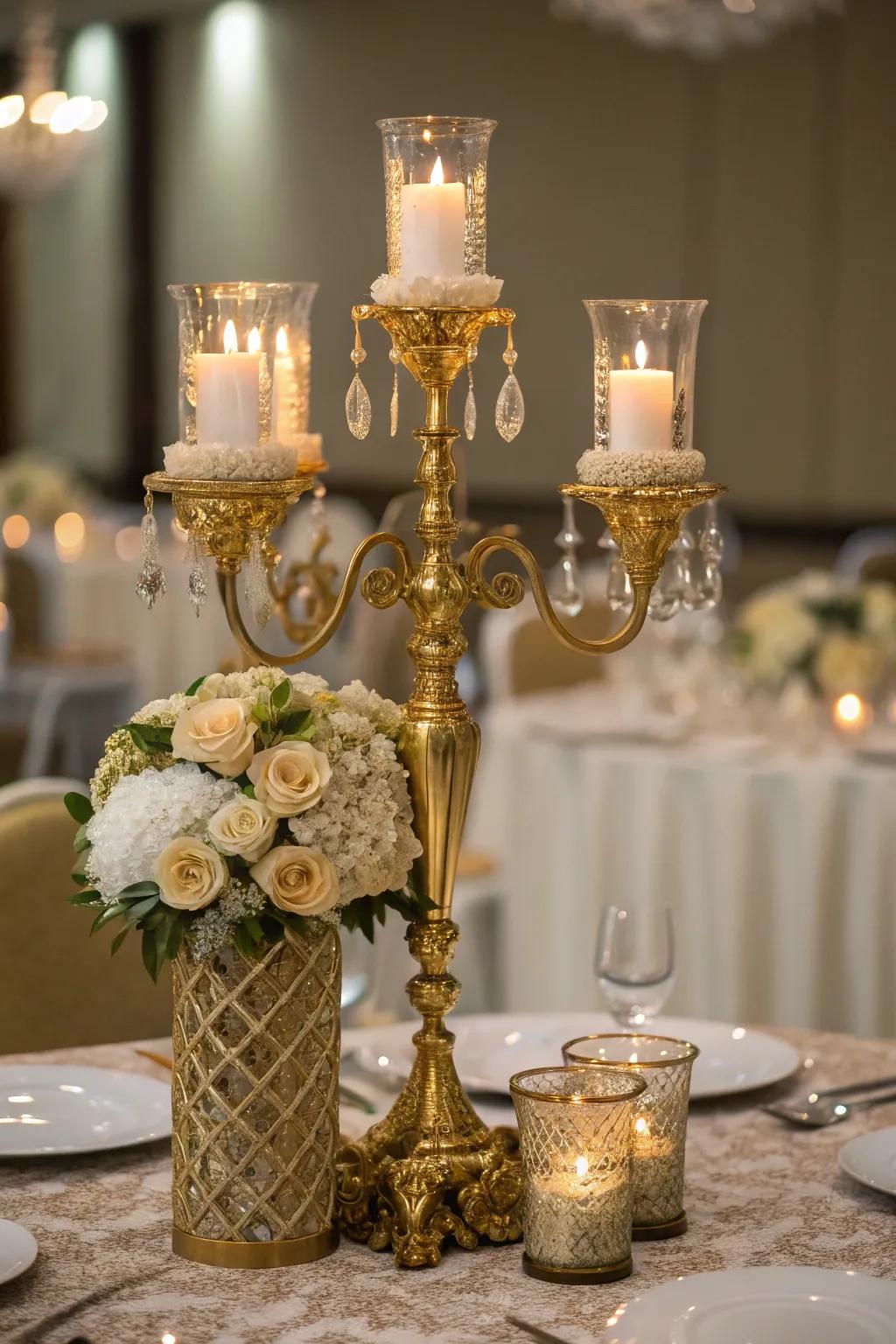 Gold accents bring a hint of luxury to the holiday table.