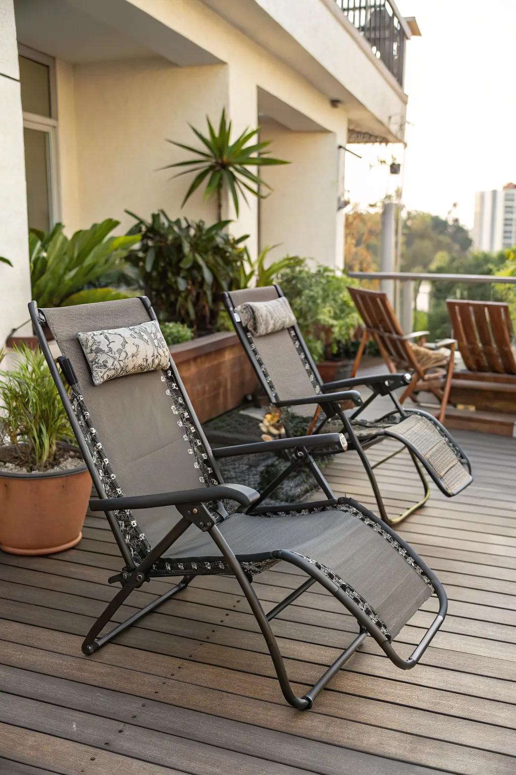 Adaptable seating choices for a dynamic deck design.