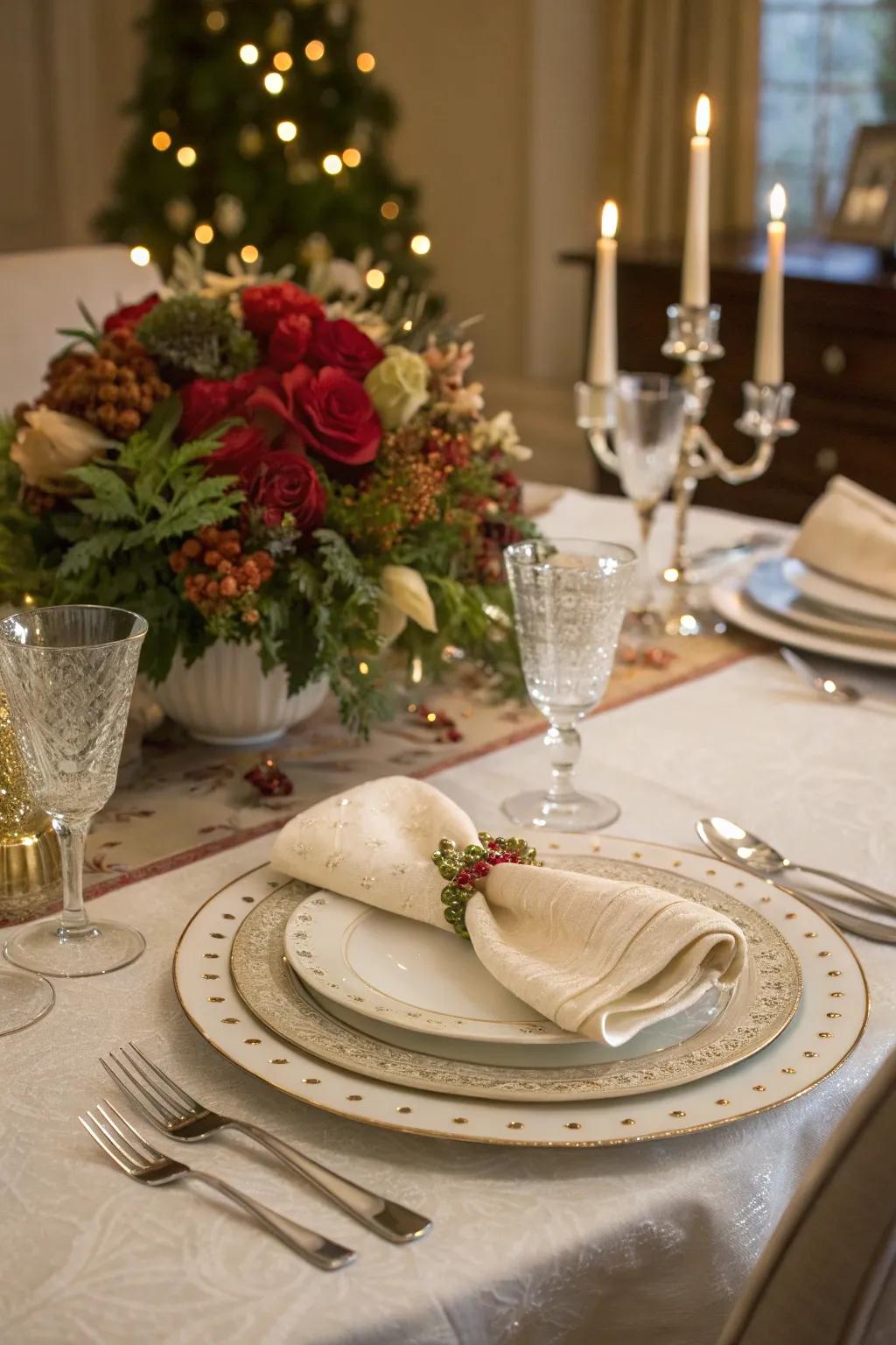 Fashion a refined table arrangement with celebratory nuances for your holiday meals.