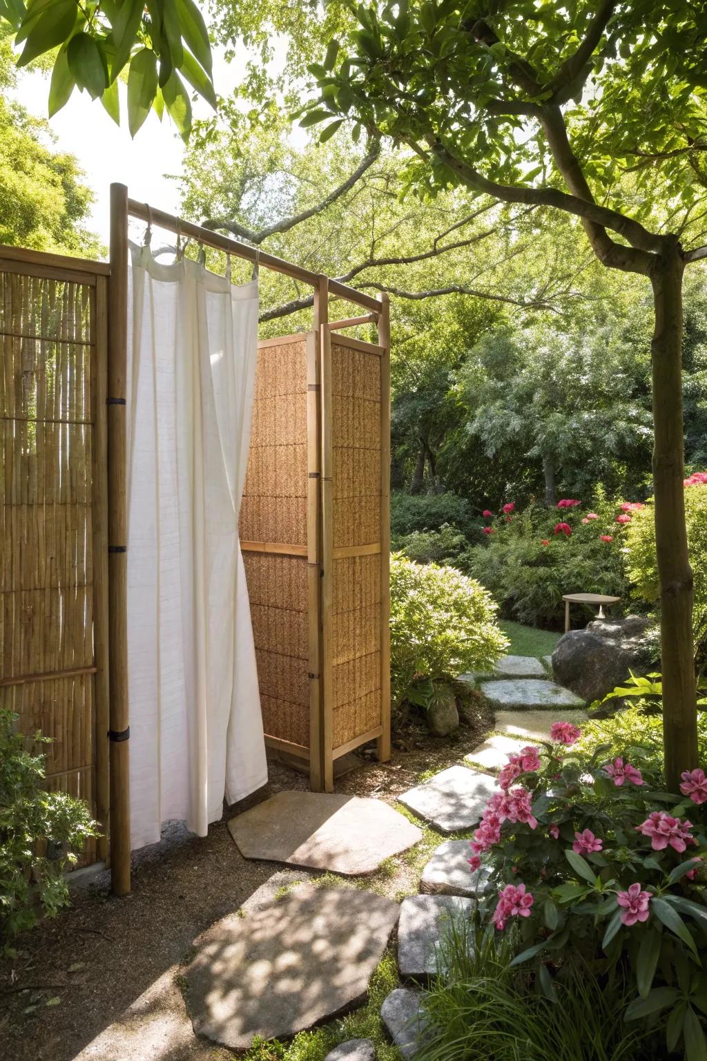 Natural dividers create an exotic and textured changing space.
